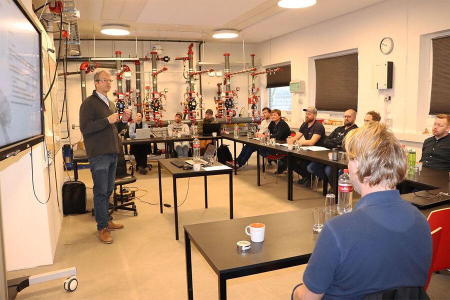 - Vi opplever at det er sprikende tolkning av regelverket i sprinklersegmentet. Derfor er det viktig for rørleggerbedriftene og  innhente helt nødvendig kunnskap på dette fagfeltet, , sier Anders Sandmæl, daglig leder i Kompetansesenter for brann- og driftspersonell AS (KBD). 