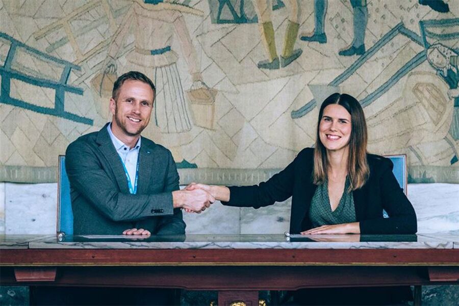 Fredag 5. november 2021 signerte regiondirektør i Bravida Norges region Oslo Service, Dag Vidar Kvernbråten, klimakontrakten sammen med byråd for miljø og samferdsel, Sirin Hellvin Stav, på vegne av Bravida Norge i Oslo og omegn..Foto: Ronny Boysen for Klimaetaten