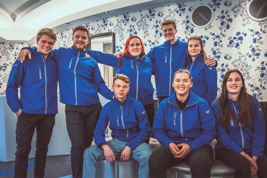 RØRAMBASSADØRER: Bak, f.v.: Odin Høie (Arve Hagen, Brumunddal), Severin Poppe Midteide, Ida Meldgaard (Comfort Lier), Kjartan Rønneberg (Caverion Ålesund) og Katrine Horghagen (K. Horghagen, Trøndelag) Foran, f.v.: Sondre Hauger (Haaland Rør, Romerike), Britt Synnøve Markhus (Sig. Halvorsen, Sandnes) og Ida Uleberg (Halvard Thorsen, Lillesand). Foto: Stian Norum Herlofsen