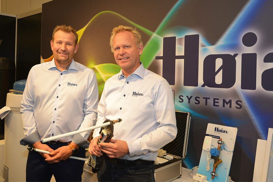 Det er en ydmyk Arvid Aalen som startet i ny jobb som produktgruppesjef hos Høiax 1. november etter nesten 22 år i Geberit. Kommersiell direktør Hans Wernersen sier Arvid kommer inn med høy kompetanse og lang erfaring fra bransjen, og vil ha et stort kundefokus. Han vil bidra til at vi tar nye steg, sier han. 