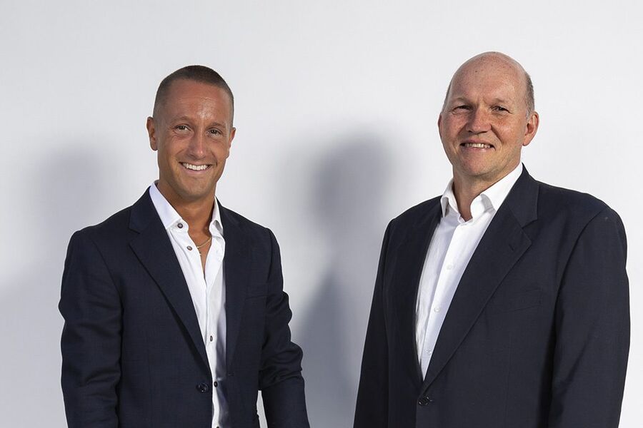 -Å kunne bidra til et grønnere fotavtrykk for våre kunder, er viktig for oss. Derfor er vi bevisste på å framheve den blyfrie produksjonslinjen vår, sier Business Development Manager Tom Fjordvang og Sales Support Specialist Roar Aarø Syvertsen.