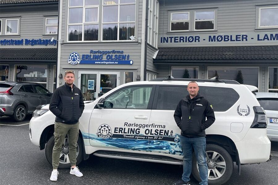 Her ser vi fra venstre: Steffen Olsen og Eivind Larsen i rørleggerfirmaet Erling Olsen AS.