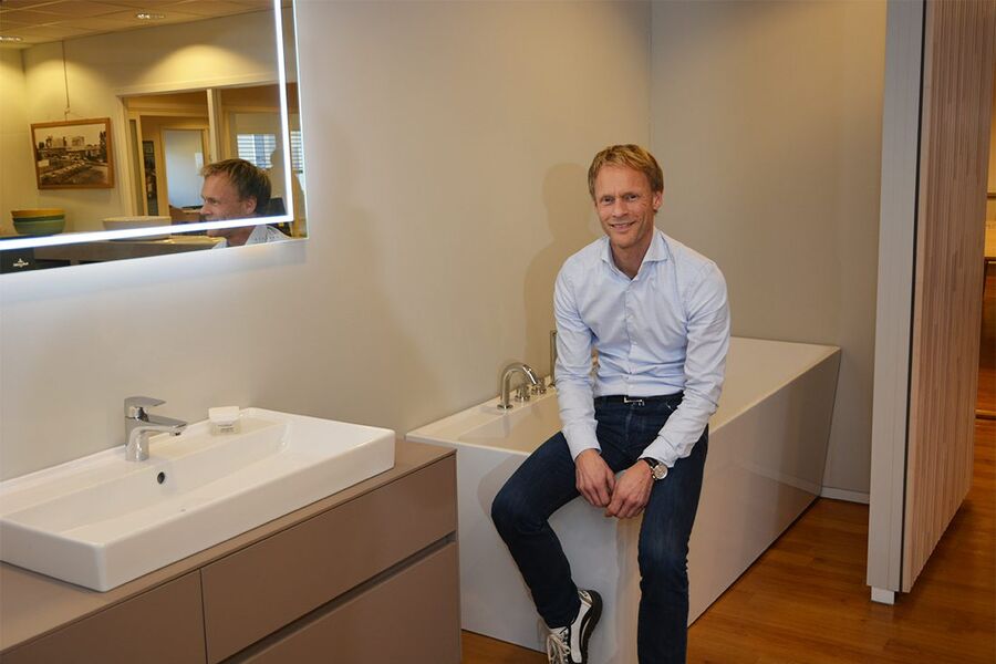 Christian Mjaaseth er ny CEO hos Villeroy & Boch Gustavsberg Norge, og har med det tatt steget over i en ny bransje.  Mitt førsteinntrykk av bransjen er meget positiv og jeg ser frem til å bli kjent med både kunnskapsrike og hyggelige mennesker i hele verdikjeden. Nå «plager» jeg mine nye kollegaer med både gode og mindre gode spørsmål, og må si jeg har blitt tatt veldig godt imot av alle som en. 