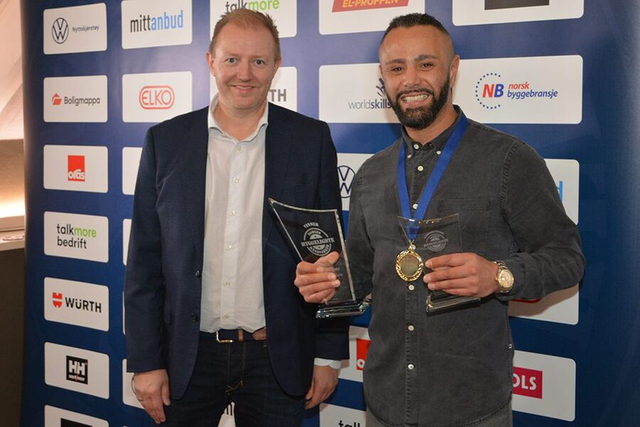 Norges Hyggeligste Håndverker i 2021 ble Hussein El Haddaoui, daglig leder og eier av Norsk Rørservice AS. Her står han sammen med Country manager i Oras Armatur,  Lars-Erik Fossum, rett etter overrekkelsen av premien. Oras Armatur er sponsor av rørleggerkategorien i Norges Hyggeligste Håndverker. 