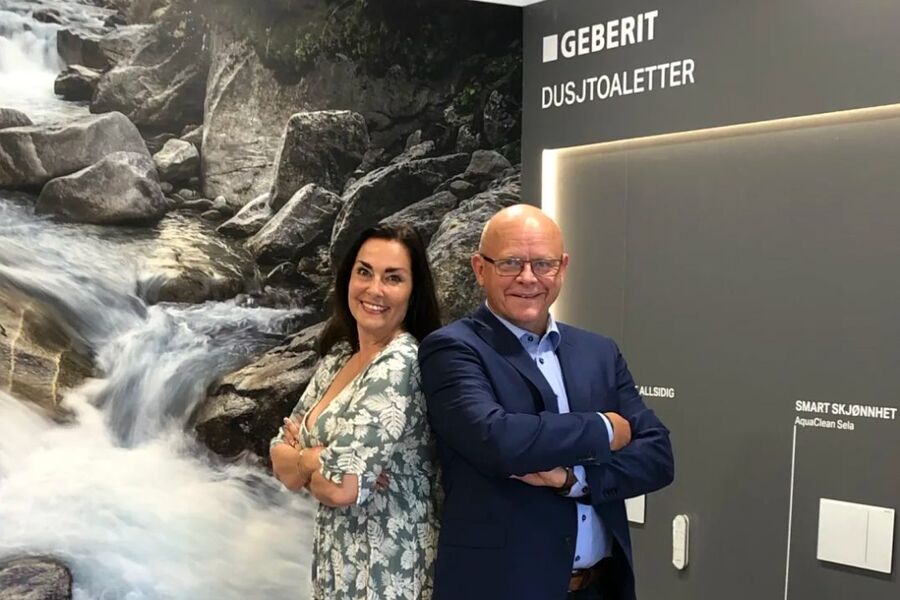 Rolf Nilsen begynte å jobbe i VVS-bransjen i begynnelsen av 2000-tallet. Han startet i 2002 som Country Manager i Porsgrund Bad AS. Etter fusjonen med Ifö i 2013, ledet han Porsgrund Bad AS (Sanitec) frem til det ble kjøpt av Geberit i 2016, hvorpå han tok jobben som salgssjef B2C. Nå gir han seg etter en svært innholdsrik karriere i VVS-bransjen, og Vibeke Lund Skeide tar over rollen som salgssjef B2C i Geberit. 