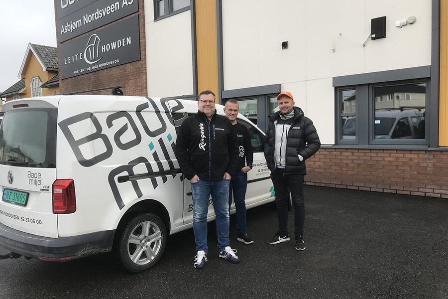 Bildet: Avtroppende styremedlem Kenneth Skogsrud (t.v.) sammen med Geir Engen og påtroppende styremedlem Lars Arne Kvarberg (t.h.)