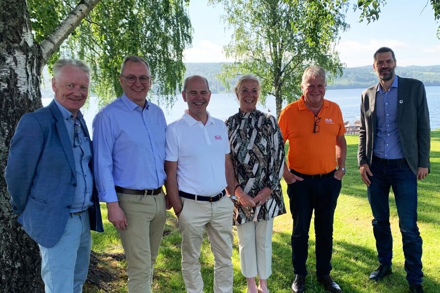 Det nye styret i VVP med daglig leder Bjarne Haugland til venstre. Det nye styret består nå av disse personene:
Fra venstre,  Geir Kåre Kroken, Furnes Jernstøperi, Morten Øren, Roth Norge, Anne Dahl Øiseth, Grohe, og Sigmund Aandstad fra Pipelife Norge.    