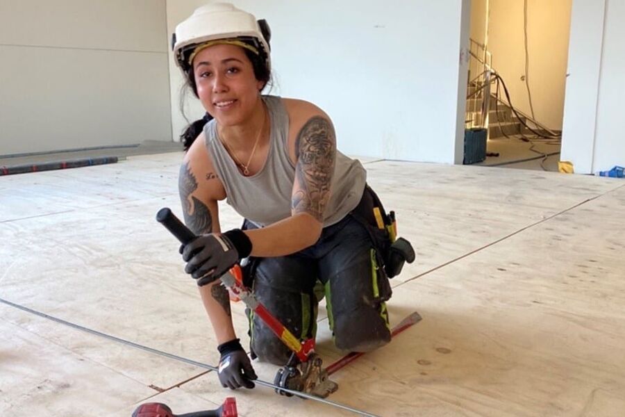 Juli Bones tok svenneprøven i november 2020, og kunne ikke vært mer fornøyd med læretiden i Haaland.