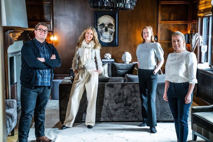 Kommunikasjonssjef i Boligmappa Eirik Vigeland (fra venstre), Christine Fredriksen i Arkivet.co, interiørarkitekt Kaja Moen og Martina Asplund i Arkivet,co. Foto: Jacob Kronen