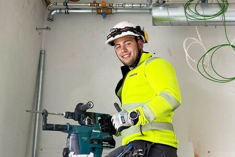 Lærling Henrik Kjærvik i aksjon. Foto: Privat