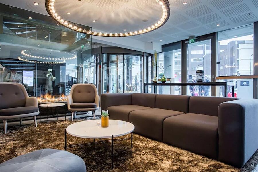 Illustrasjon: Lobbyen på Radisson Blu Tromsø