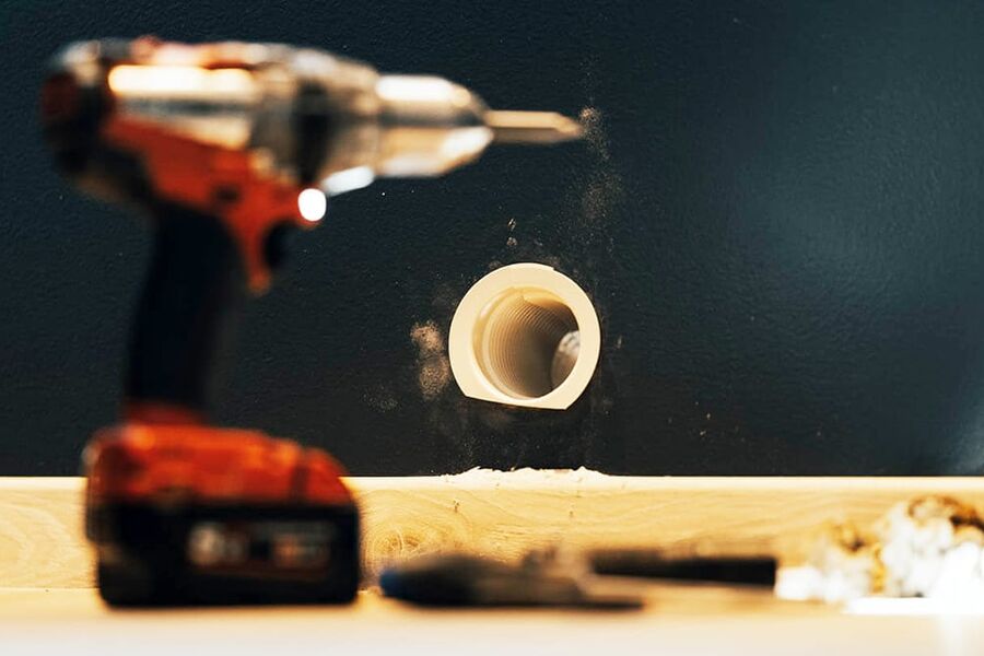 I nye boliger må gjennomføreinger tettes godt både mot vindsperre og dampsperre.