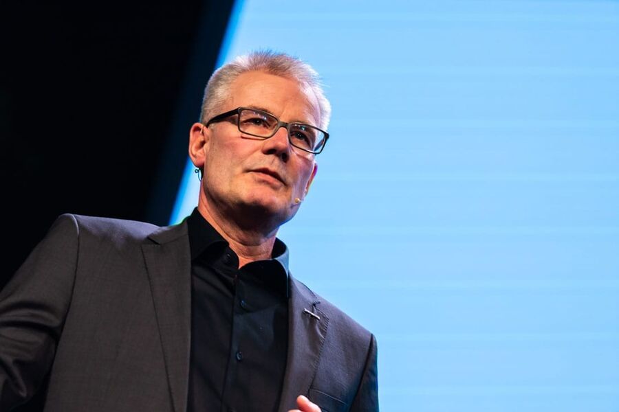 Adm.direktør Bjørn Moen i Heidenreich, berømmer de ansatte for en fantastisk innsats under det seneste året. Nå skal grossisten ta tak i kompetanseheving blant de ansatte, og etablerer Heidenreich-skolen. 