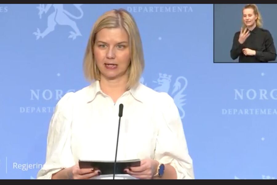 Kunnskaps- og integreringsminister Guri Melby under fredagens pressekonferanse fra Regjeringen. Skjermdump: Regjeringen.no
