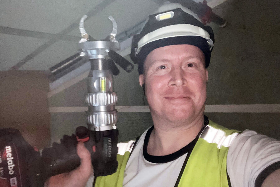 Rørlegger Thomas Mikkelsen i Sig. Halvorsen har fått en enklere arbeidshverdag på sprinkleroppdrag med det norskutviklede og norskproduserte anboringsverktøyet Snapdrill. Foto: privat