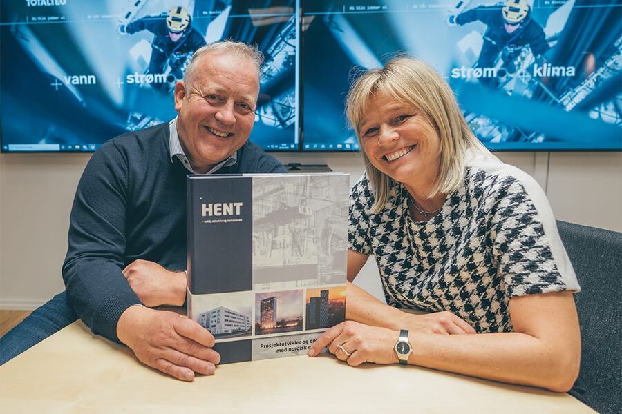 Daglig leder Tor Torbergsen i Åge Nilsen AS til venstre. Her sammen med styreleder Nina Hansen i Totalteq, hvor Åge Nilsen AS også er medeier, og Torbergsen daglig leder.