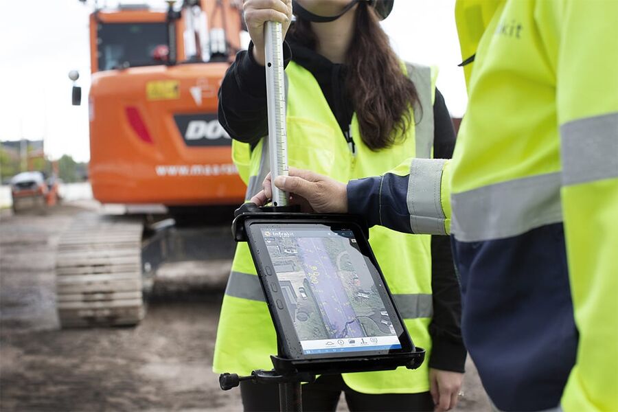 Bildet viser bruk av BIM på byggeplass. Foto: Infrakit