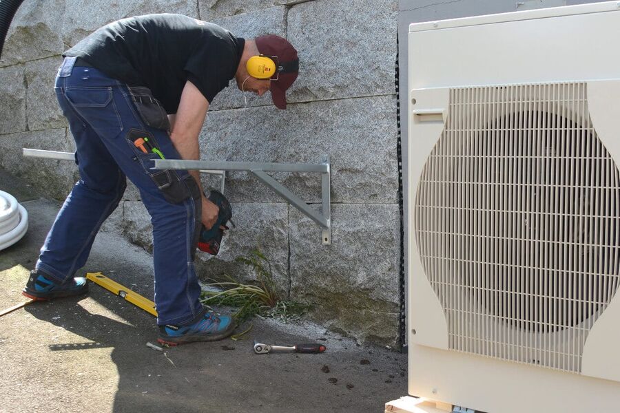 Luft-til-vann-varmepumper er et av de populære tiltakene Enova vil fjerne støtten til.