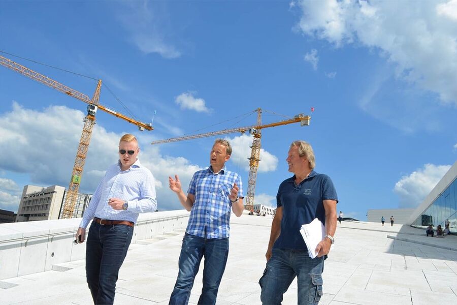 Her ser vi ledergruppen i Vifter & Miljø på Opera-taket i Oslo. Fra venstre, Andreas Solrud, daglig leder, Steffen Bjerkvoll ,prosjektsjef, og styreleder Bjørn Steinar Lien. 
