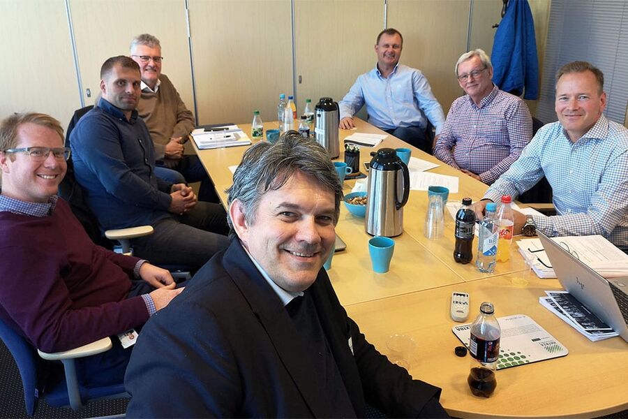 Stortingsrepresentant og medlem i Næringskomiteen, Tom-Georg Nilsen (H) (fremst) møtte RørNorges entreprenørutvalg i mai 2019. De andre rundt bordet (fra venstre): Jomar T. Heggdal (BNL), Tomas Kristoffersen (Bravida), Gunnar Harald Quam (Caverion), Frank Utne (Anders O. Grevstad), Dag Halvorsen (Sig Halvorsen), Torkild Korsnes (K. Lund).