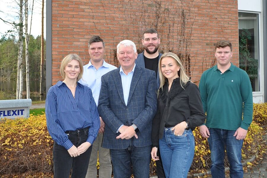 På bildet ser vi bak fra venstre: Johan Martinsen, Christian Leuchars-Martinsen og Richard Martinsen
Foran fra venstre: Pernille Martinsen Westlie, Pål Martinsen og Ane Berg Martinsen