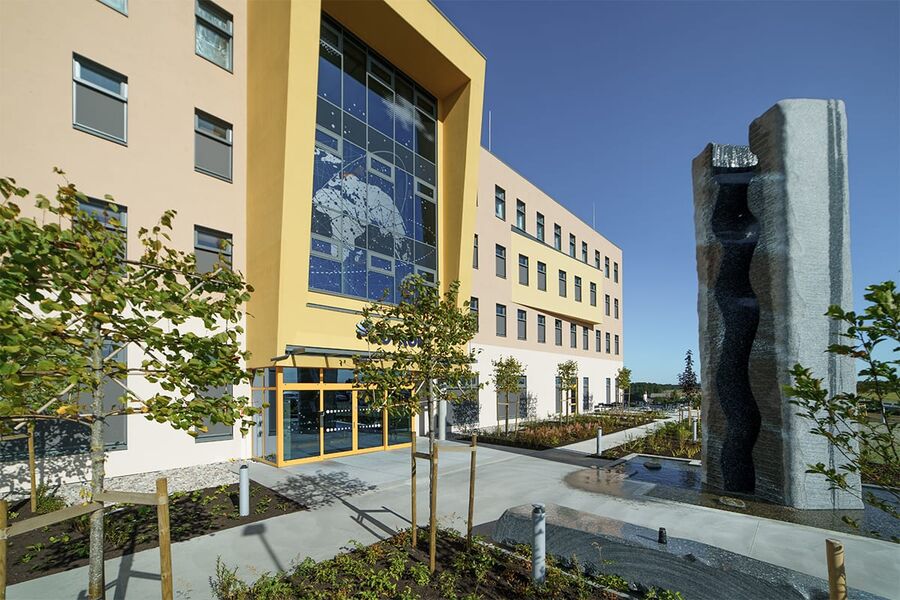 Jotrons nybygg utenfor Larvik, hvor Bryn Byggklima har levert en innovativ hybrid ventilasjonsløsning.