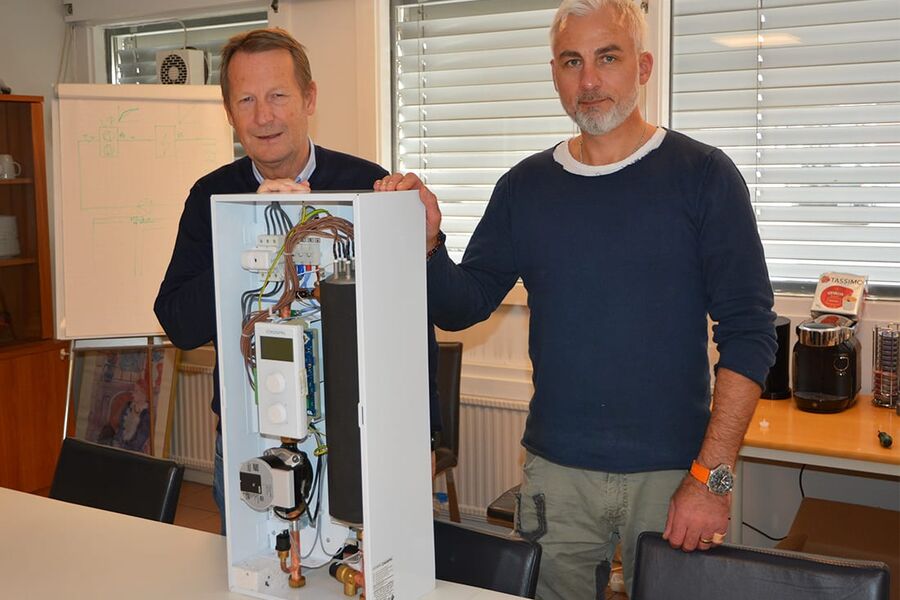 El-kjelene fra Kospel tar liten plass, er prisgunstige og holder høy kvalitet. Med et effektområde fra 4-48 kW, er de godt egnet for boliginstallasjoner, mindre boligblokker og næringsbygg.  Dette har vi veldig stor tro på, sier Varmeteknikks daglig leder Sigmund Berg og produktansvarlig Øystein Sveen. 