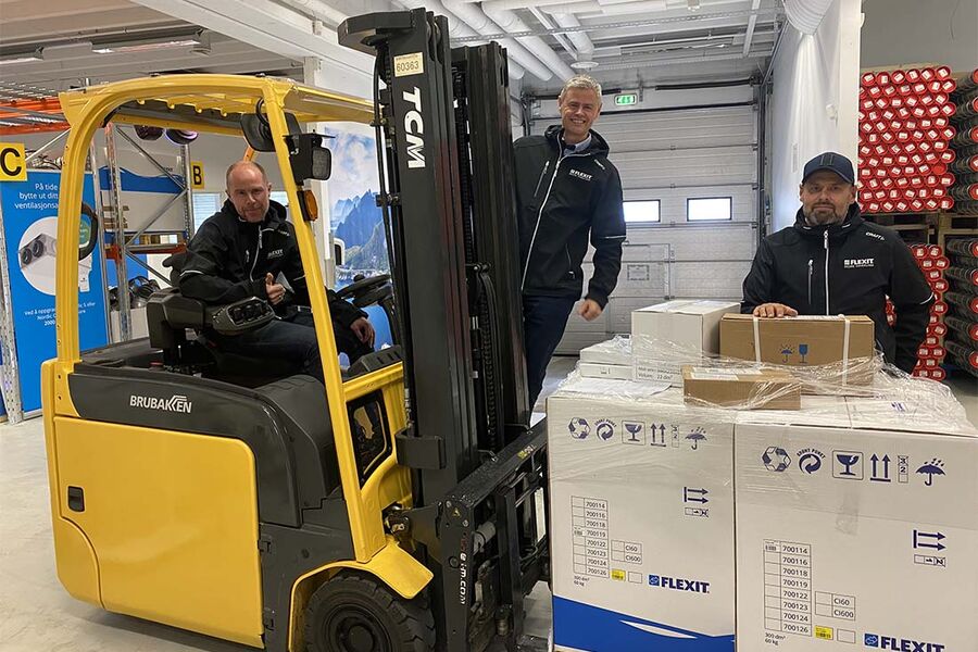 Flexit etablerer seg med et eget lager, kontor og showrom i Bergen. På bildet ser vi fra venstre Trond Frotjold, Espen Karlsen og Jarle Skage rigget og klar. Avdelingen åpner dørene i dag 15.oktober.  
