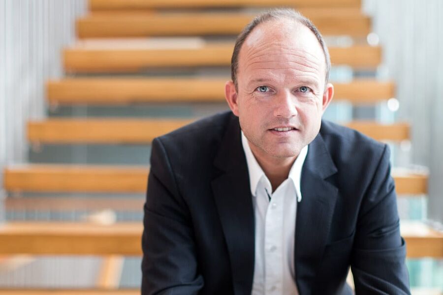 Ole Erik Almlid fra NHO, besøker fabrikken til aggregat- og ventilasjonsprodusenten Systemair på Eidsvoll den 14.oktober.