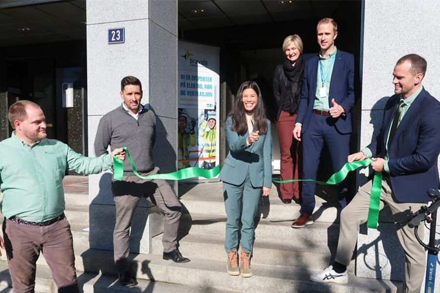 På bildet ser vi fra venstre: Salgssjef i Bravida Norges avdeling Oslo Fire & Security, Andreas Svoor; Dan Carbery i Promenaden Management; Oslo kommunes byråd for miljø og samferdsel, Lan Marie Berg (MDG); Anett Rafen i Promenaden Management; regiondirektør i Bravida Norges Region Oslo Service, Dag Vidar Kvernbråten; og Key Account Manager for Bravida Norges avdeling Oslo Elektro Rammeavtaler, Anders Fjæstad. 