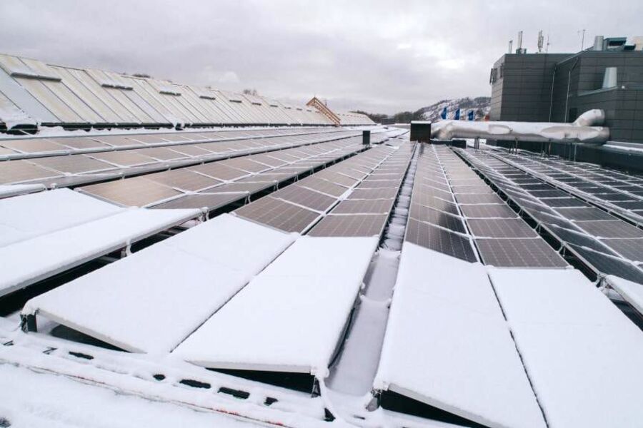 30 PROSENT MER ENERGI: Snøsmelteteknologien har fungert slik den skal det første driftsåret på taket av Down Town. (Foto: Jørgen Nordby)