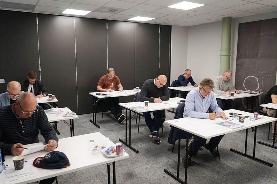 For å fornye F-gass sertifikatet, må du bestå teorieksamen i tide.  Foto: Norsk Varmepumpeforening