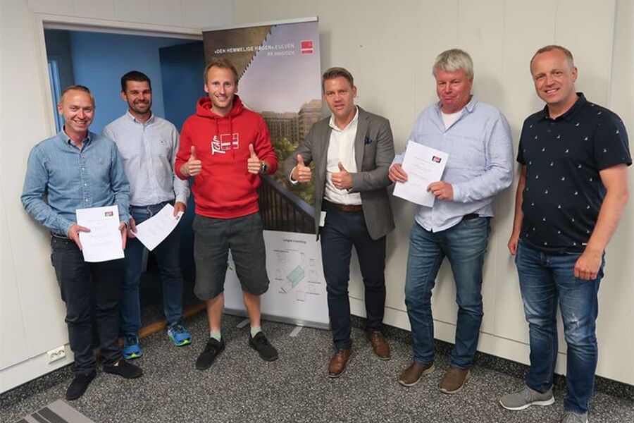 Her ser vi en fornøyd gjeng etter avtaleinngåelsen. Fra venstre: Mathias S. Erstad (avd.sjef Oslo Klima Prosjekt), Lars Petter Nilsen (avd.sjef Oslo Rør Prosjekt), Espen Stordal (daglig leder Team Veidekke DA), Børge N. Johansen (reg.direktør Region Oslo Prosjekt), Erik Dobloug (avd.sjef Oslo Elektro Prosjekt) og Olav Struksnes (Erichsen & Horgen). 