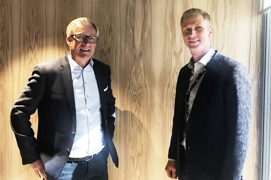 På bildet ser vi, Dag Vidar Kvernbråten, regiondirektør i Region Oslo Service, Bravida Norge AS, og Nicolai Dirdal, tidligere styreleder i Energibygg AS