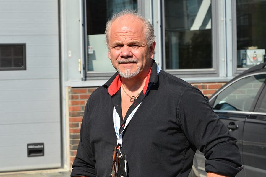 - Vi er selvsagt avhengig av investorer som satser på byggebransjen. Men det kan ikke bare være profitt som styrer tidsfaktorene i byggeprosessen. Dette er en trussel både mot rørbransjen og hele byggenæringen, sier Anders Henriksen, produksjonsansvarlig hos HR-Rør i Oslo