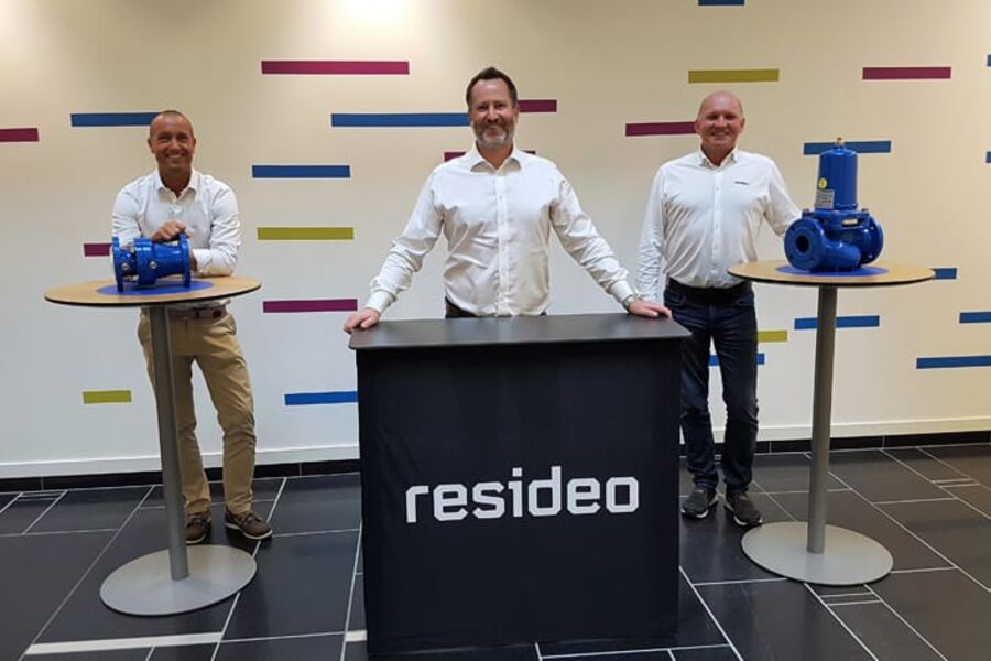 Fra Venstre: Tom Fjordvang, Morten Helgerud og Roar Syvertsen i Resideo AS