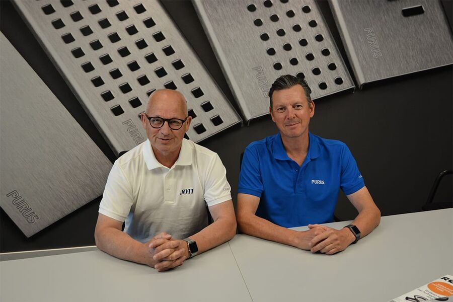 Salgssjef Søren Brøndum Knudsen og adm. direktør Jan Gøransson gleder seg over at Purus har holdt god fart gjennom koronakrisen, men legger ikke skjul på at framtiden for bransjen nå er mer usikker enn noen gang.  Vi er optimister og styrer mot de målene vi har satt oss, sier han til VVSforum. I år runder selskapet 75 år, og salgssjefen lover flere spennende nyheter i høst. 