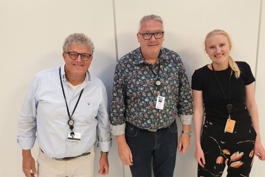 På bildet ser vi fra venstre: Prosjektdirektør i OBOS Eiendom, Roger Kongerud,driftsleder Vidar Bjerklund på Lambertseter kjøpesenter, og sommervikar i OBOS, Tuva Telje. 