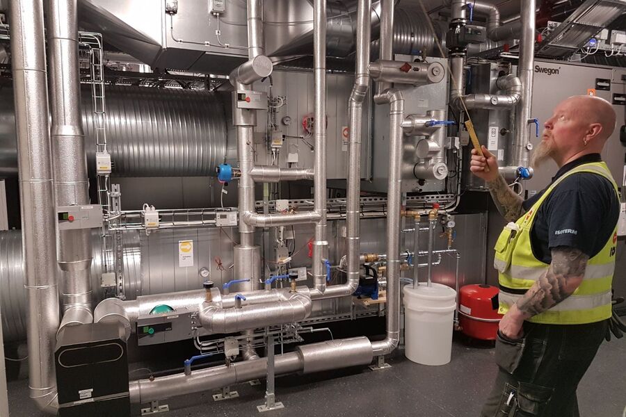 I Comfort Oppdal har man jobbet overtid hver uke siden før påske for å få prosjektene ferdige, og arbeidstilgangen er fortsatt stor, opplyser Morten Roten, daglig leder hos Comfortbutikken Rørsenteret i Oppdal.