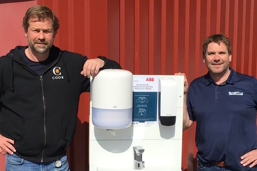 Kurt Semb, Service manager i Coor, (tv), har vært med i utviklingen av produktet, sammen  med Stian Numme og Eigil Timland i Rørleggern AS. 