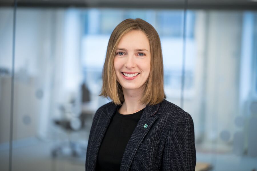 Næringsminister Iselin Nybø (V) oppfordrer folk til å pusse opp hjemme og støtte næringslivet gjennom innkjøp.