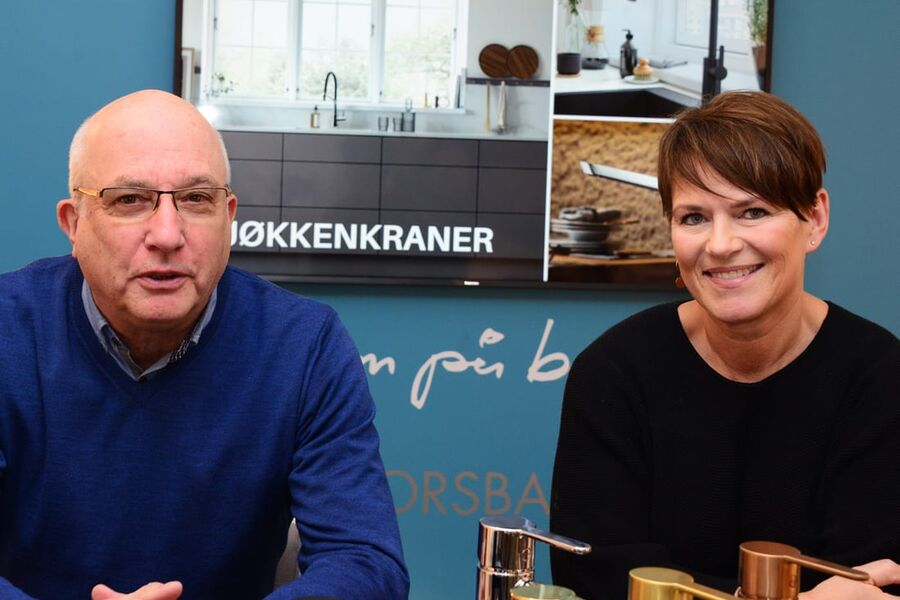 - Korsbakken Bad er blitt et komplett baderomsleverandør, og daglig leder Arne Korsbakken og markeds- og slagssjef Berit Solberg Folden har stor tro på at VVS-butikker og rørleggerbedrifter skal se nytteverdien i å tilby deres produkter og løsninger. - Vi satser på en sømløs kommunikasjon, og kan løfte kundene gjennom godt markedsmateriell og bred markedsføring i sosiale medier. Det skal være verdifullt og veldig enkelt å samarbeide med oss, sier de. 