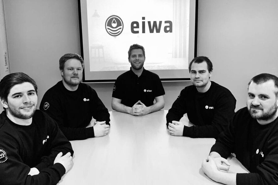 Her er alle ansatte samlet: Fra venstre Ertan Muminovic, Knut Erik Waage, Daniel Eik, Sigve Eik og Morten Vaksdal. 