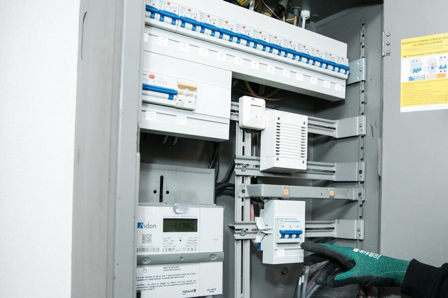 Forslaget om lavere elavgift er ikke det kriserammede bedrifter trenger nå, mener Norsk Varmepumpeforening. 