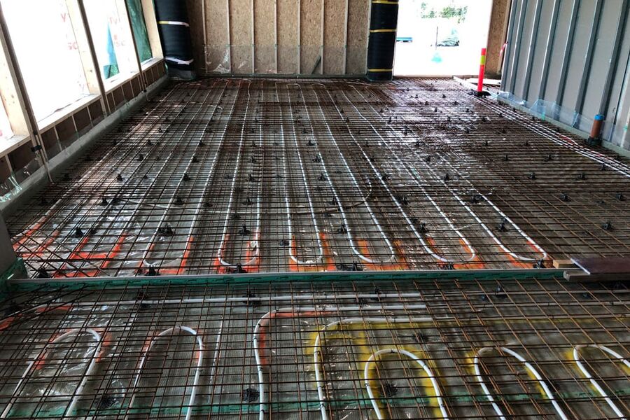 Her  vises Lowex-gulvsystem for oppvarming og kjøling. Lagt i fire meter bred randsone fra fasade.