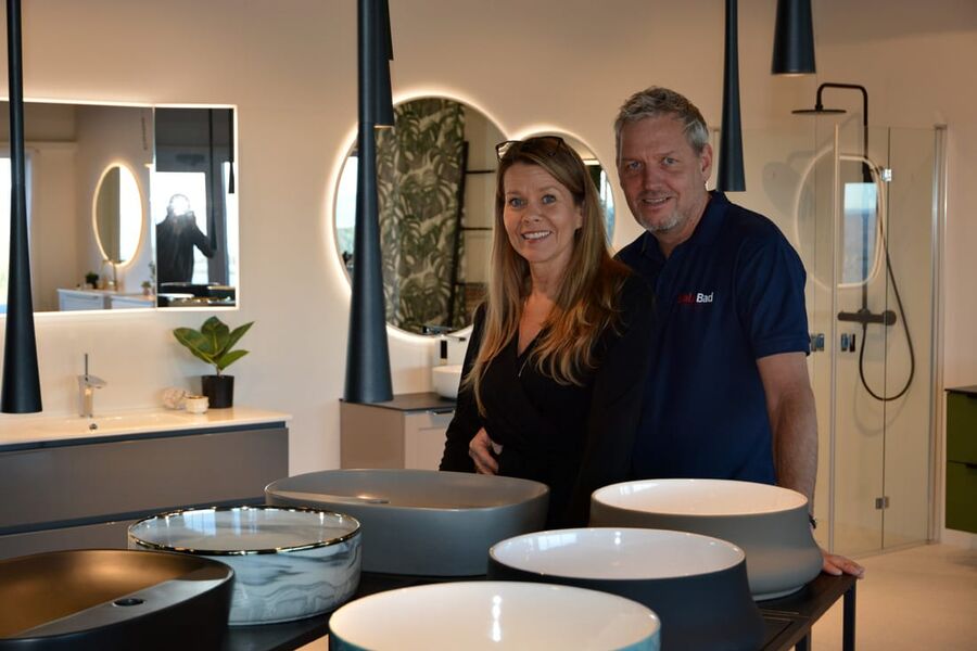 Det har skjedd svært mye positivt for Scala Bad de siste årene, og er nå på plass i et eget bygg i Røyken Næringspark.  Et perfekt utgangspunkt for videre utvikling, sier eierne og ekteparet Robert og Marianne Torp Halvorsen.