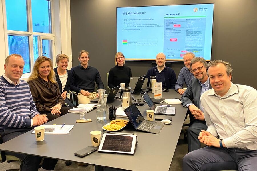 Fra Venstre: Olav Struksnes (Erichsen & Horgen), Elin Eide (Rørentreprenørene Norge), Ida Bryn (Erichsen & Horgen), Anders Liaøy (Erichsen & Horgen), Anna Marwig (Erichsen & Horgen), Rolf Hagermoen (Norsk Varmepumpeforening), Thor Endre Lexow (Foreningen for Ventilasjon, Kulde og Energi), Terje Røising (Norske Rørgrossisters Forening) og Thomas Fransrud (Norsk VVS Energi- og Miljøteknisk forening) 
