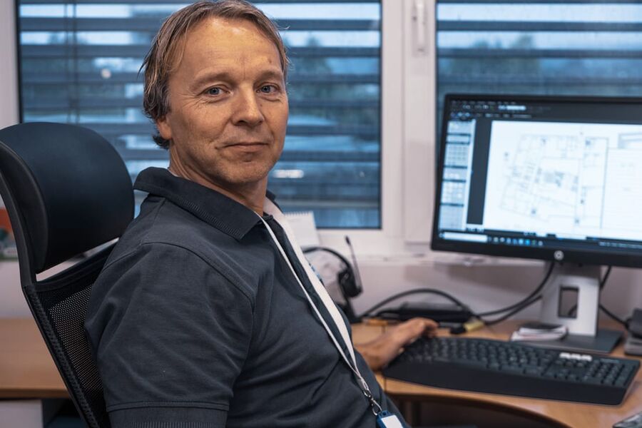 Flow Trøndelag VVS er med i gruppen som skal utvikle og bygge nye Johan Bojer vgs. ? Det er prosessen her som er spesiell og innovativ, hvor alle fag er inne før bygget er tegnet. Et spennende oppdrag å være en del av sier Jonny Bech, leder for prosjektavdelingen hos Trondheims-bedriften.