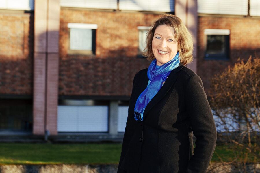 -Jeg gleder meg veldig til å ta fatt på arbeidet som leder for SINTEF Community. Vi ser at våre næringer; bygg, anlegg og transport, har et stort behov for omstilling i forhold til digitalisering og bærekraft. Det er viktige satsinger i gang for dette i næringen og her skal vi i SINTEF Community være en kunnskaps- og innovasjonsaktør. Gode omgivelser former våre liv og vårt samfunn, sier Siri Hunnes Blakstad.