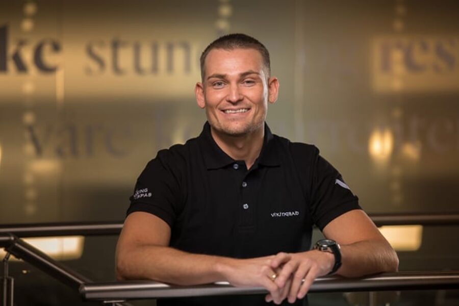 - Det har vært viktig for oss å få på plass vår nye strategiske plattform og våre helhetlige baderomspakker. Denne plattformen og de helhetlige baderomspakkene vil kunne føre til betydelig effektiviseringer i bransjen, men også forenkle prosessen for forbrukeren betydelig, sier administrerende direktør Stein Viggo Karlsen. 